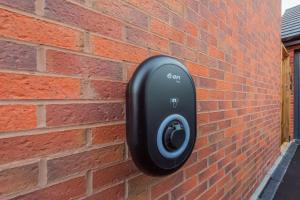 Large House - Central Telford - Sleeps 10 - Triple Driveway, Perfect for Long Term Stays