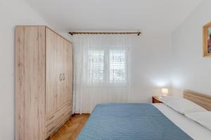 Seafront apt with terrace 4 bedrooms and mooring