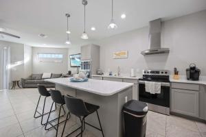 Luxury 3BR Townhome Walk to Beach Pool Access