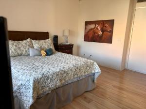 Stallion Crest Suite with TV and private bathroom