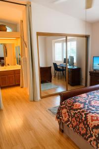 Stallion Crest Suite with TV and private bathroom