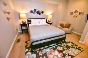 Tremont apartment, near downtown, and Central!