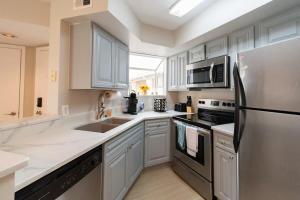 Cozy Condo with Ensuite Baths
