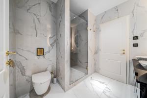 Basilica View 5 Stars Apartment next to Saint Stephen Basilica and the Christmas Market