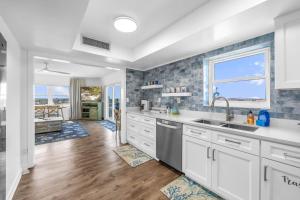 Oceanpoint 611 Top-Floor Oceanview Condo w Balcony Rocket Views