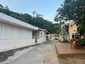 Casa Espaçosa com Piscina, Churrasqueira e Área verde em Sambaqui ao Lado da Praia - Floripa