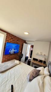 Nuevo y Moderno Apartamento con Parqueo en la atractiva Zona 4