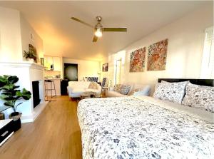 Great 2 Bedroom and 2 Bathroom Apartment in Marina