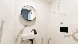 Designer Touch 2-bedroom in Picturesque Area