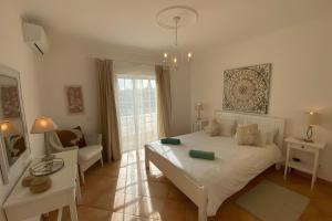 Townhouse With Communal Pool