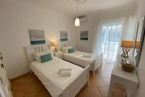 Townhouse With Communal Pool