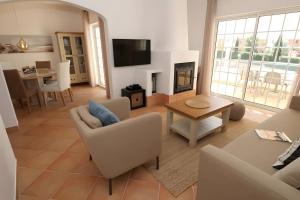 Townhouse With Communal Pool