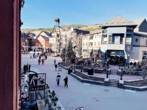 Center of all, Village View, Steps from Gondola!