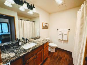 Center of all, Village View, Steps from Gondola!