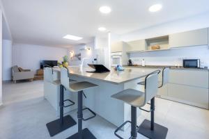 Casa Estrada Da Rocha With Pool