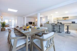 Casa Estrada Da Rocha With Pool