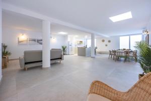 Casa Estrada Da Rocha With Pool