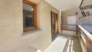 Studio tout équipé, piscine chauffée, départ skis aux pieds