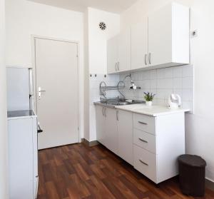Charming & Spacious 2 Bedroom Apartment with a Gorgeous 8th-floor view