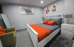 2BR Lower Garden-Level Apt 20min