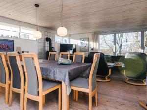 6 person holiday home in Glesborg-By Traum