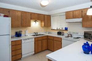 Family Tides in Seaside