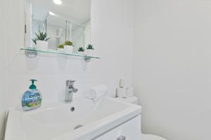 On the Water with Free Parking - By My Getaways