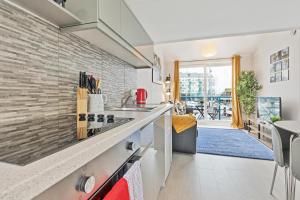 On the Water with Free Parking - By My Getaways