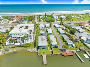 Waterfront Fishing Pier Walk to Beach