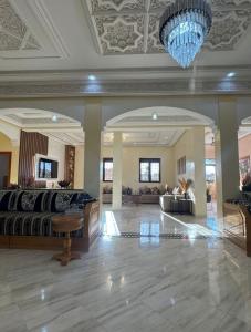 Maison luxueuse méga spacieuse