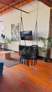 420 Friendly SKYLINE view Downtown Loft FREE Parking