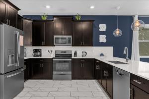 8 Bedroom & Theme Rooms For Kids In Storey Lake home