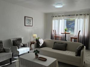 Downtown 2 Bedrooms Full Kitchen & Easy Parking