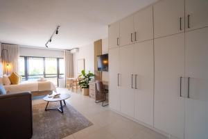 Cozy Luxe Retreat Stylish 2 Sleeper Apartment