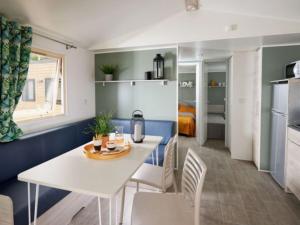 Mobil-home 4 pers avec terrasse à Brem - API-1-52-438
