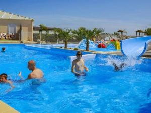 Mobil-home 4 pers avec terrasse à Brem - API-1-52-438