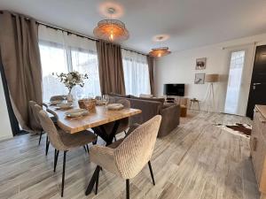 Chalet 3 pièces avec terrasse et parking proche des pistes à Risoul 1850 - FR-1-330-599