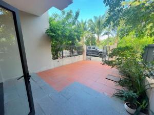 1993 Royal Lotus Villa