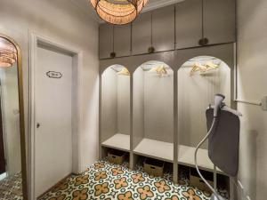 MIRANAMIN NEST Elegant Home, Indoor Plunge Pool, Pet-Friendly, with Rooftop, Kitchens, Self-Service Breakfast - Ideal for Reunions, Team Building, Intimate Gatherings