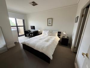 East End, 2 bedroom apartment, in ideal location