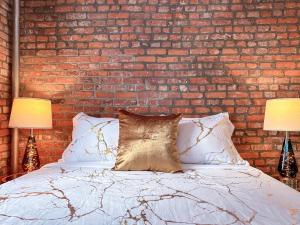 Suite 45 - East Harlem, Manhattan by Monthier