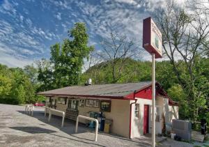 Scenic Bear Cabin - Near Cherohala Skyway & Rivers