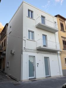 Etra House