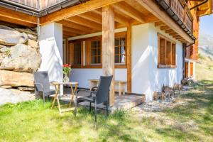 Marmo Apartment by HomeFlow