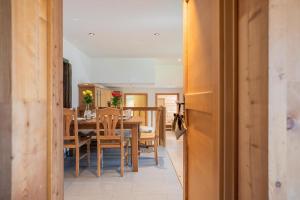 Marmo Apartment by HomeFlow