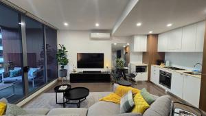 LUXE Waterloo 1 bed with parking gym & pool