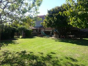 Maisons de vacances Grange Voutee avec jardin : photos des chambres