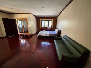 Wooden house & birdsong