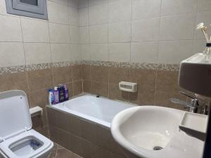 Helsa private room with attached bathroom