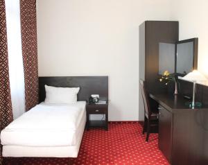 Single Room room in Aariana Hotel